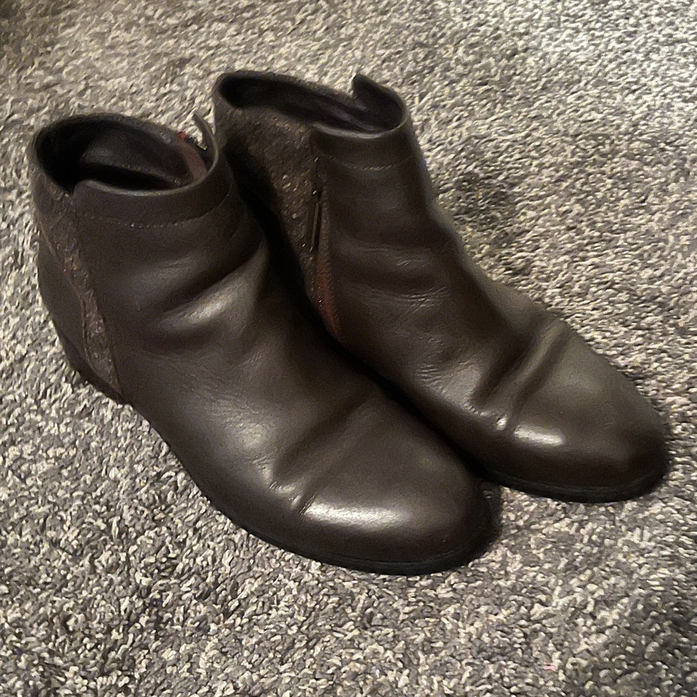 Propet Women's Black Leather Ankle Boots